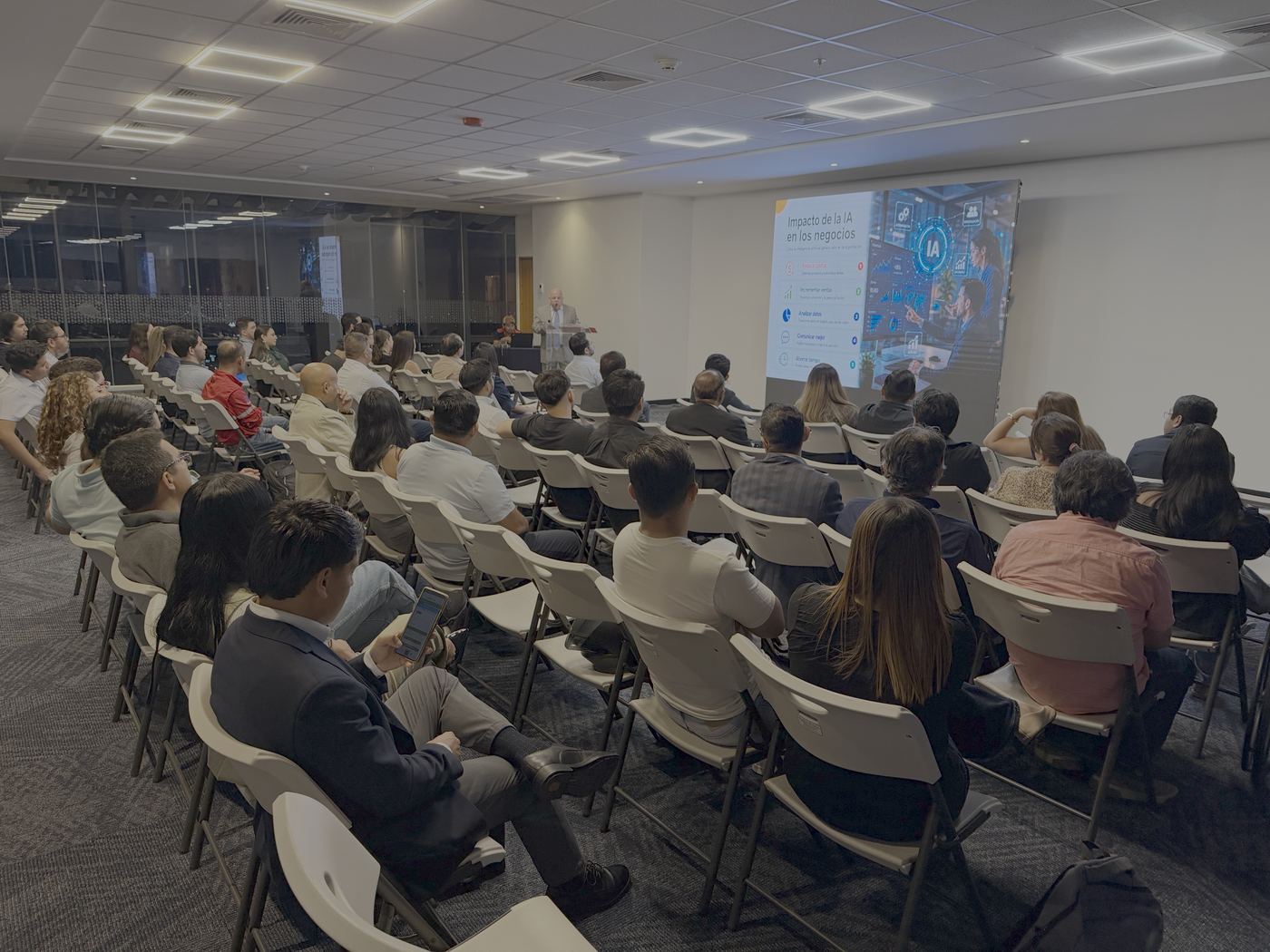 Conferencia en el campus de Keiser University El Salvador